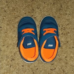 Toddler Boys Nike gym shoes